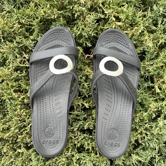 Crocs Women's Sanrah Metal Block Sandals Size 8 Black Shoes - Picture 4 of 10